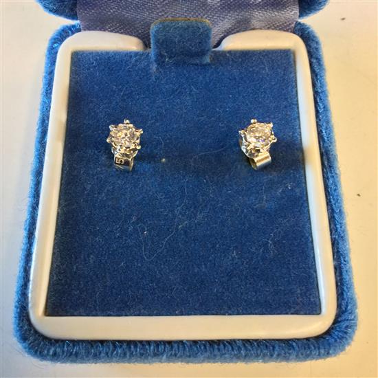 Pair of diamond ear studs